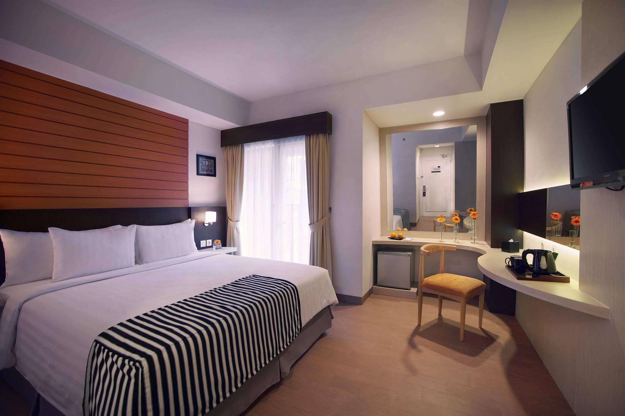 Vega Hotel Gading Serpong Extérieur photo