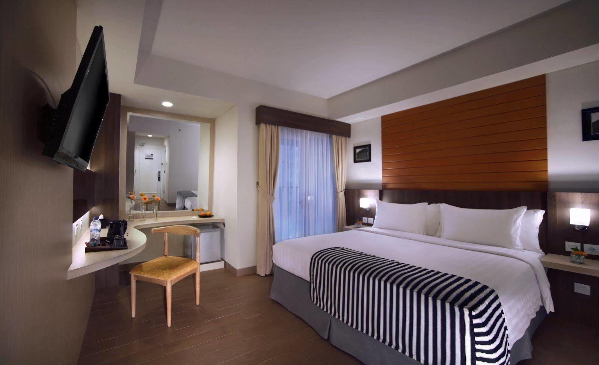 Vega Hotel Gading Serpong Extérieur photo