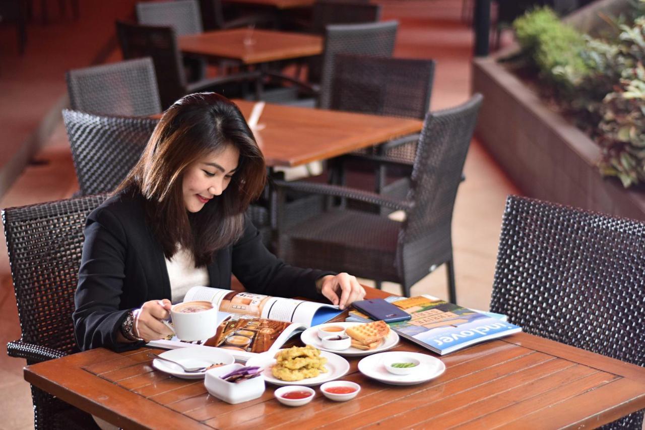 Vega Hotel Gading Serpong Extérieur photo